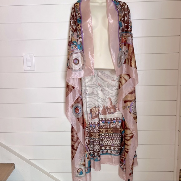 La Femme Aux Semelles de Vent Silky Scarf Wrap - Picture 2 of 16